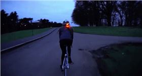 电路板厂之夜路中最亮的星 智能转向灯头盔护你平安