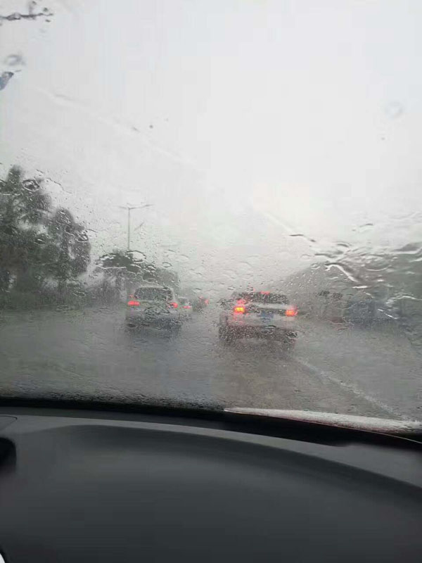 深圳天气的秒晴秒雨，PCB小编想问这番酸爽滋味你还能hold住吗？